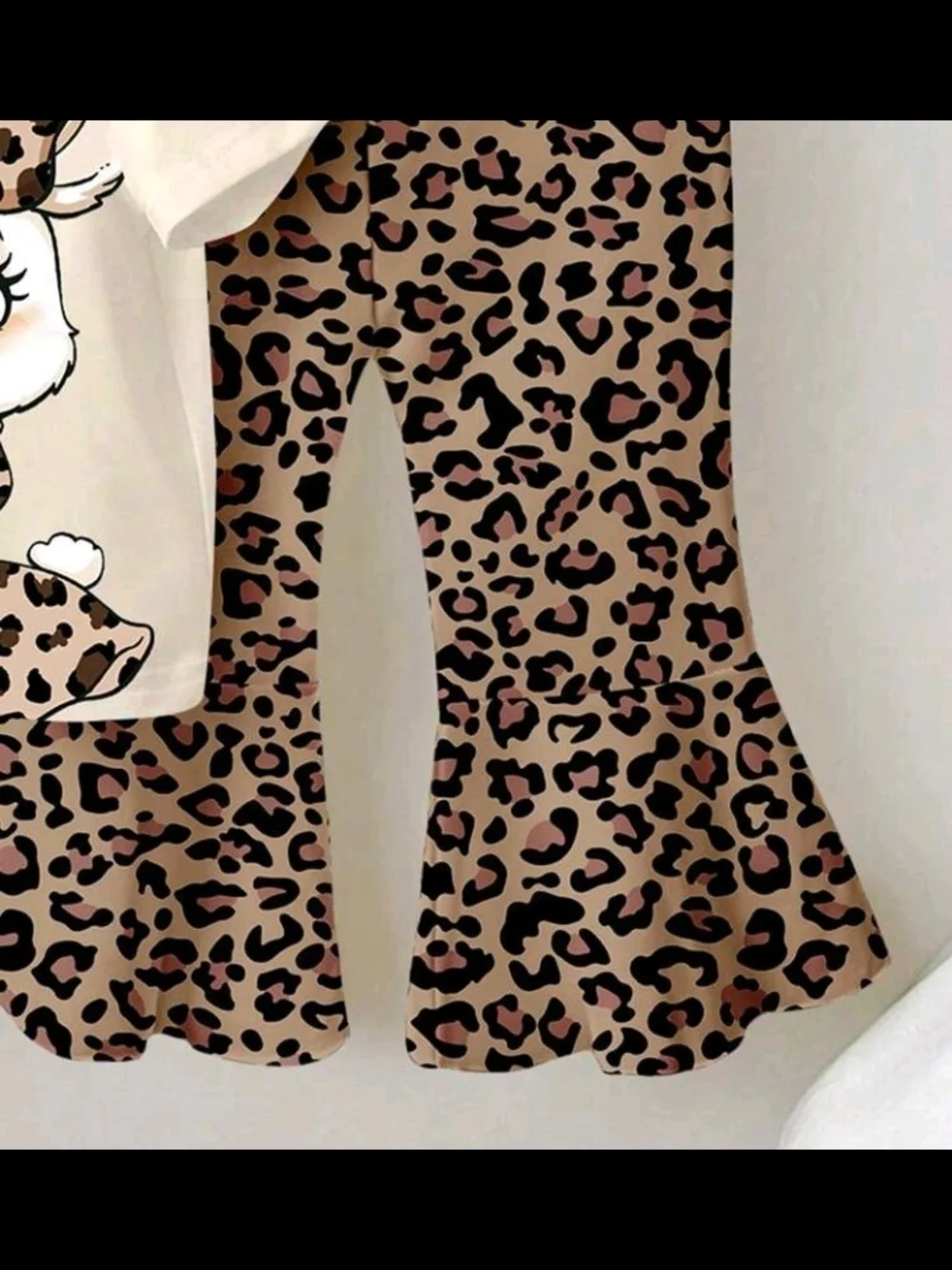 SHEIN 3 Years Old Girl Cream Bunny Tee with Leopard Bow & Leopard Flare Pants✨
